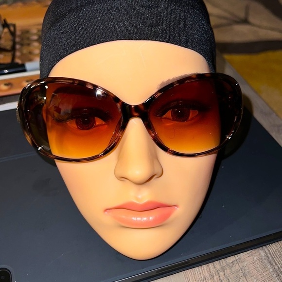 Oversized sunglasses - Picture 1 of 9